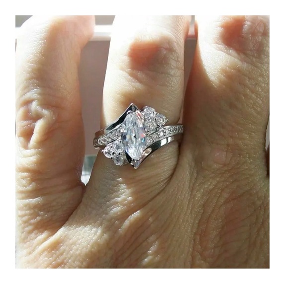 925 SILVER PLATED ZIRCON RING - Picture 4 of 5